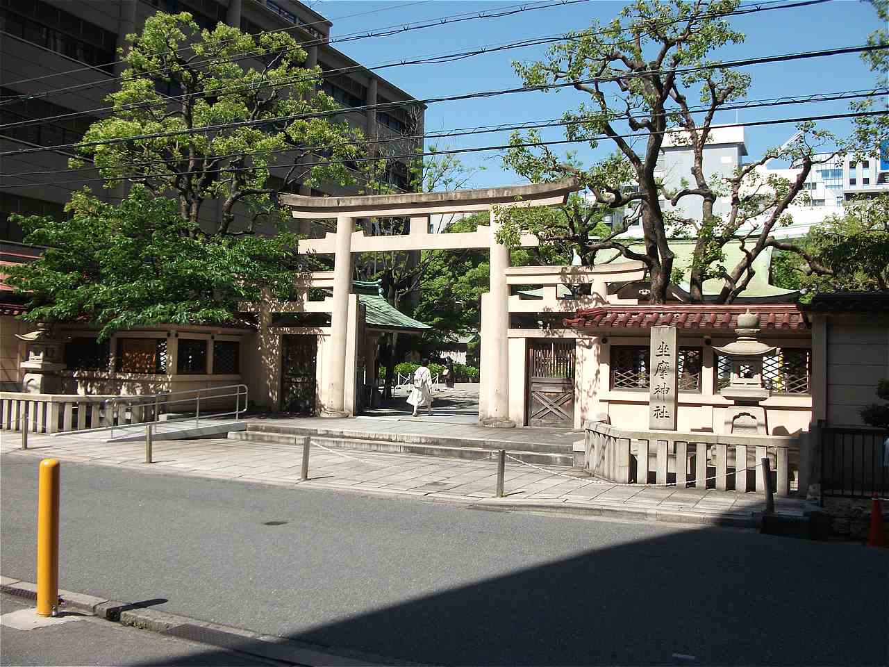 坐摩神社